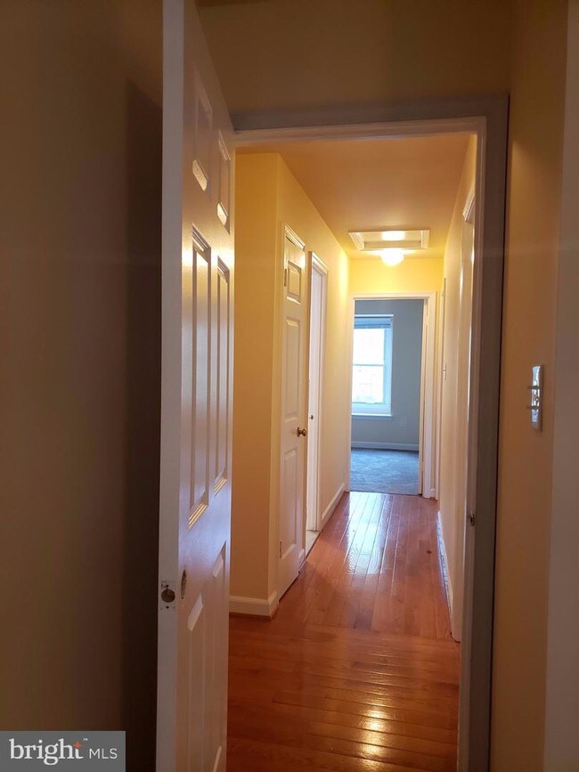 Foto del edificio - 9211 Briary Ln
