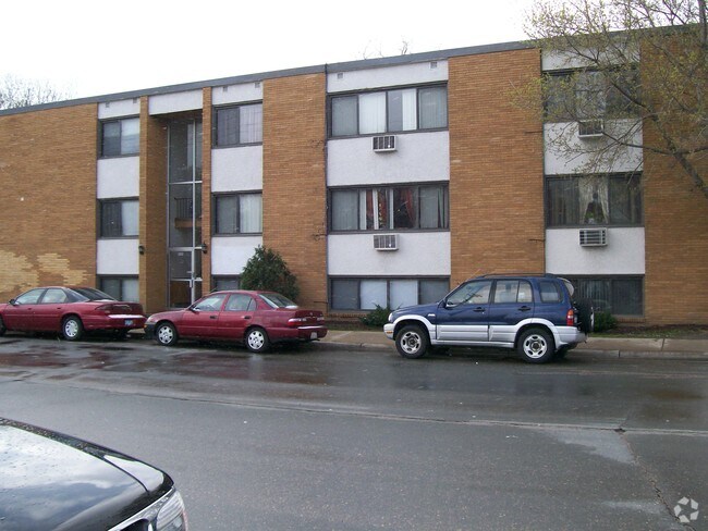 Building Photo - 3200 Minnehaha Ave