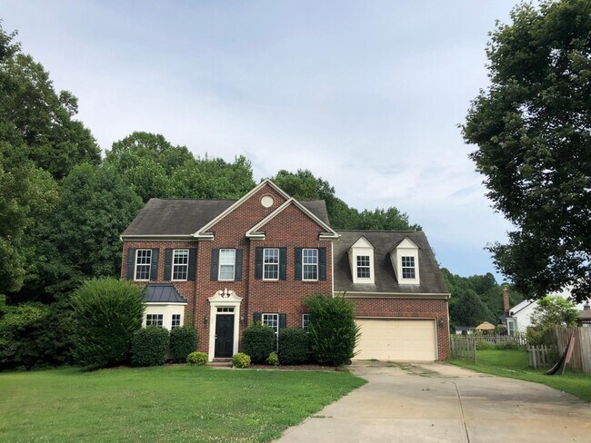 Hogar - 103 Shephard Hill Dr