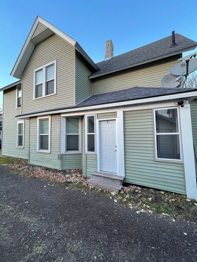 Building Photo - 410 N 52nd Ave W