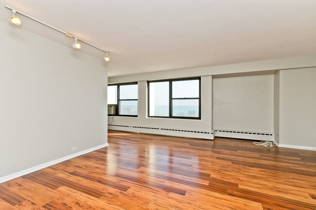 Foto del edificio - 3410 N Lake Shore Dr