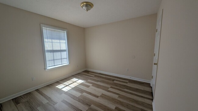 Foto del edificio - 210 Youngs Mill Rd