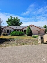 Building Photo - 447 W Fairway Dr