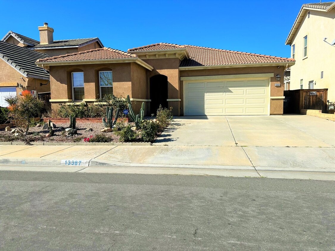 Foto principal - Delightful 3 Bedroom | 2 Bath