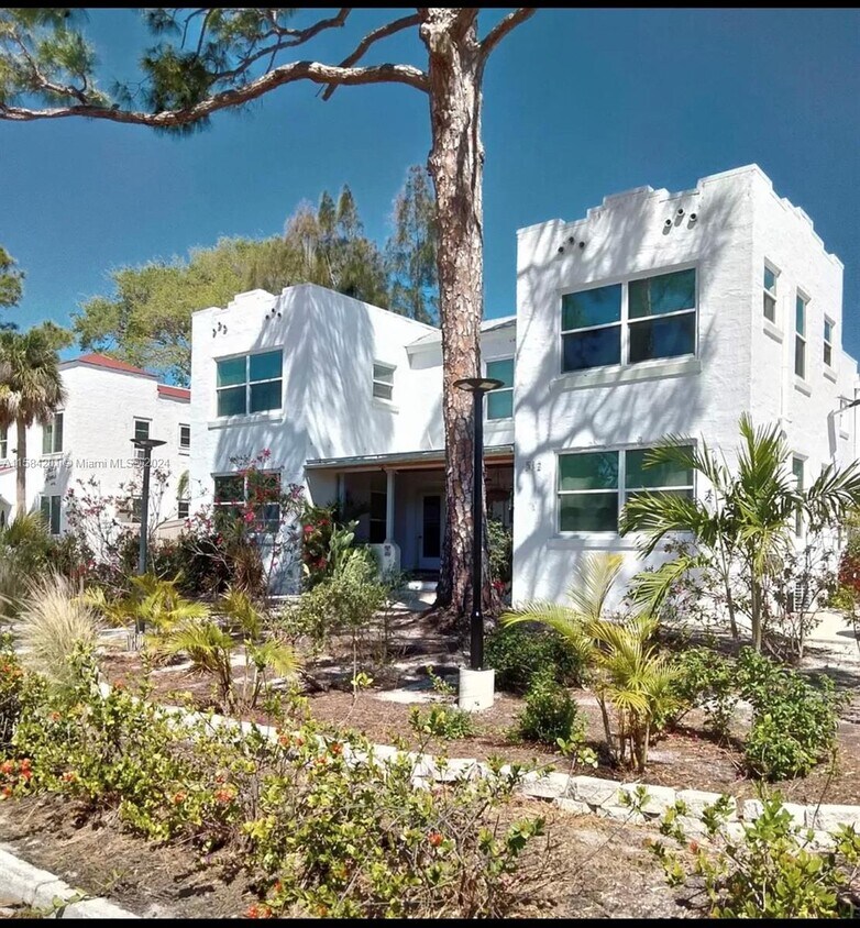 512 Armada Rd S Unit 5, Venice, FL 34285 Room for Rent in Venice, FL