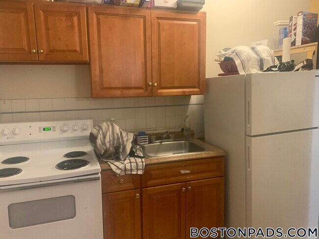 Building Photo - 883 Huntington Ave