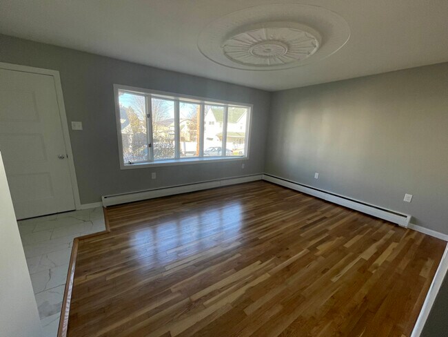 Foto del edificio - 120 E Elm St