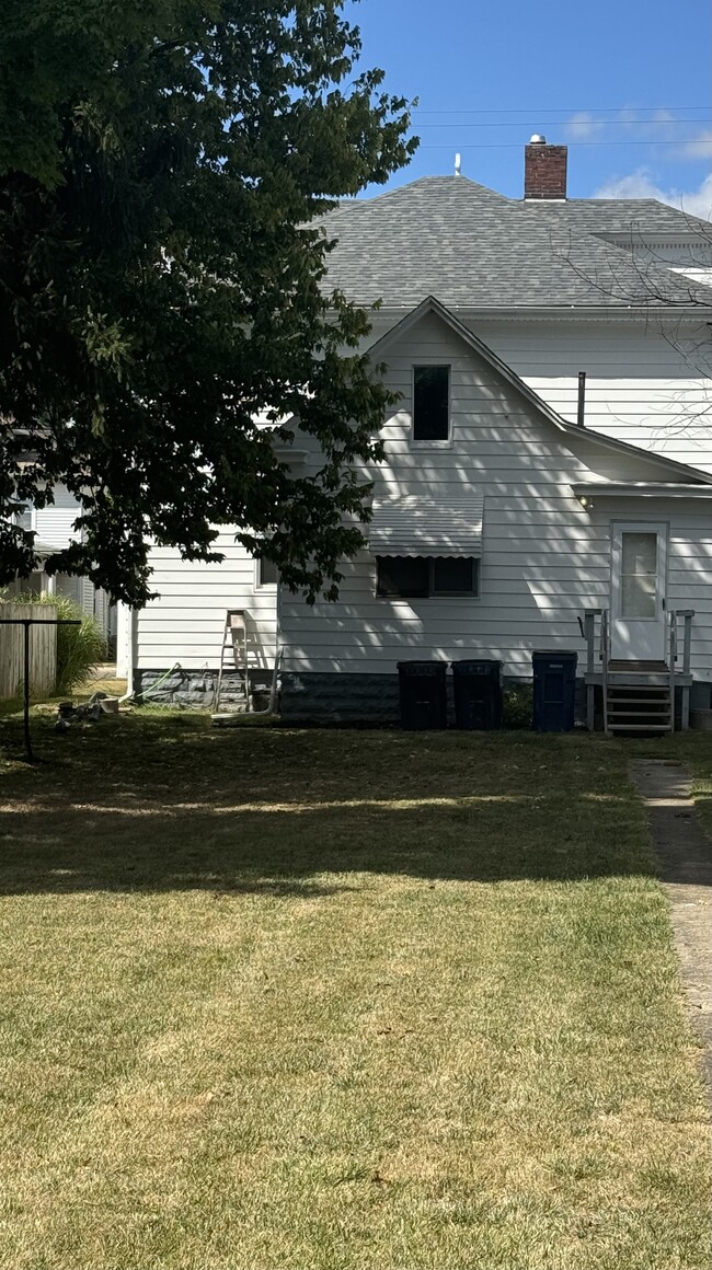 Rear of 609 - 609 W Main St