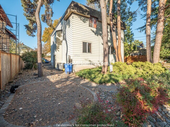 Building Photo - Cozy Unit in the Heart of SE – Deposit Spe...