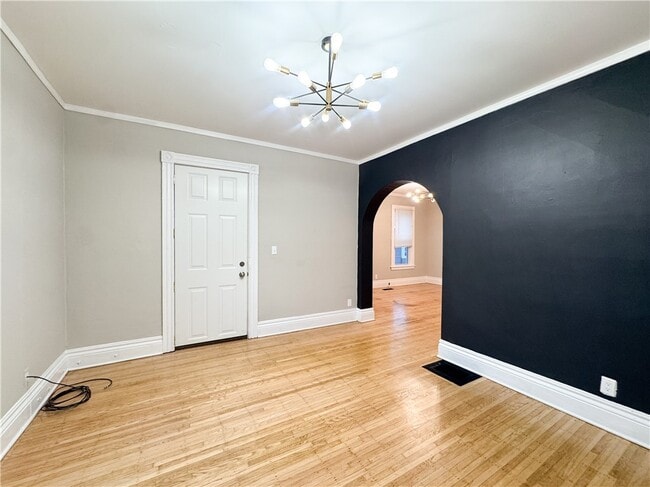 Building Photo - 102 Gregory St