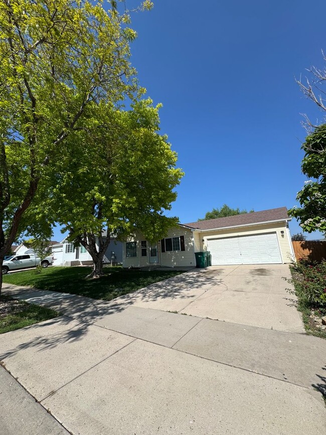 Building Photo - Beautiful 4 bedroom house avail 6/11