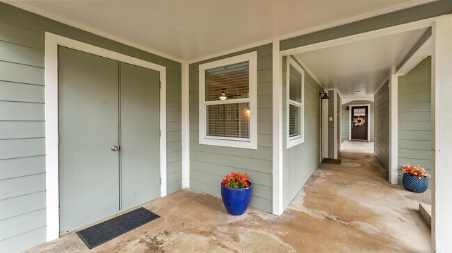 Foto del edificio - 207 Elm Lodge Dr