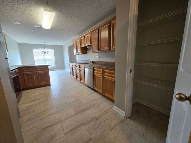 Building Photo - Beautiful Two Bedroom Two Bathroom in Oliv...