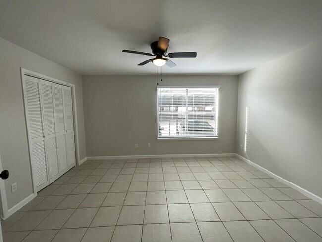 Bedroom - 6001 Reims Rd