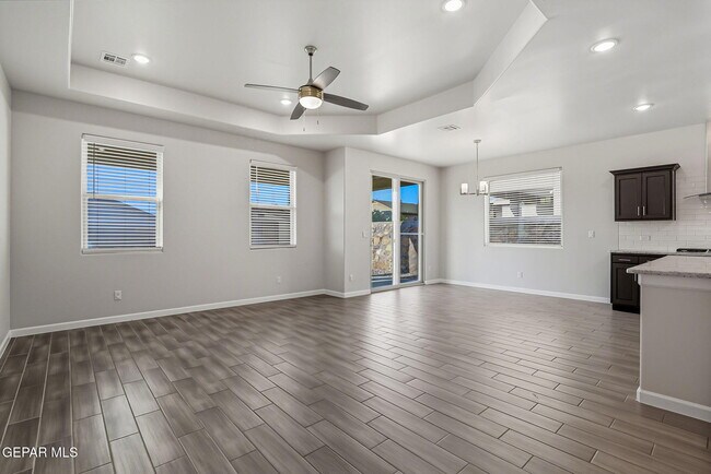 Building Photo - 533 Twilight Dr