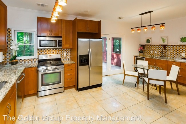 Building Photo - 6 br, 4.5 bath House - 1269 Wildcliff Parkway