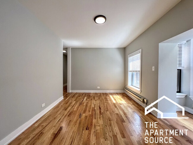 Building Photo - 4423 N Wolcott Ave