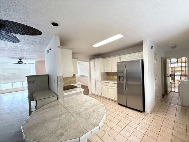 Building Photo - Manoa Valley - 3 bedroom 2.5 bath house w/...