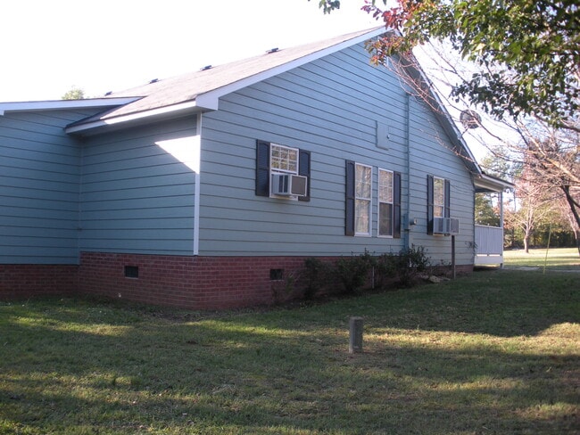 Building Photo - 196 Hazelwood Rd NW