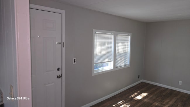 Building Photo - 906 FM247