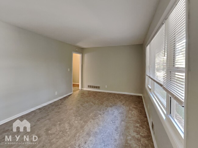 Building Photo - 39 Springside Dr SE