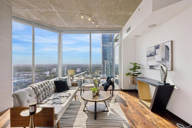 Building Photo - 360 Nueces St