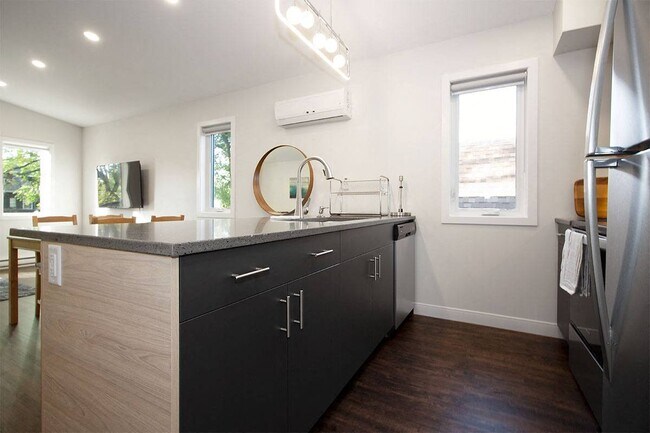 Cuisine - 575 Warsaw Avenue Apartments