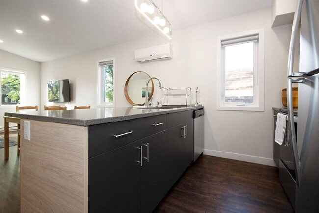 Kitchen - 575 Warsaw Avenue Apartments