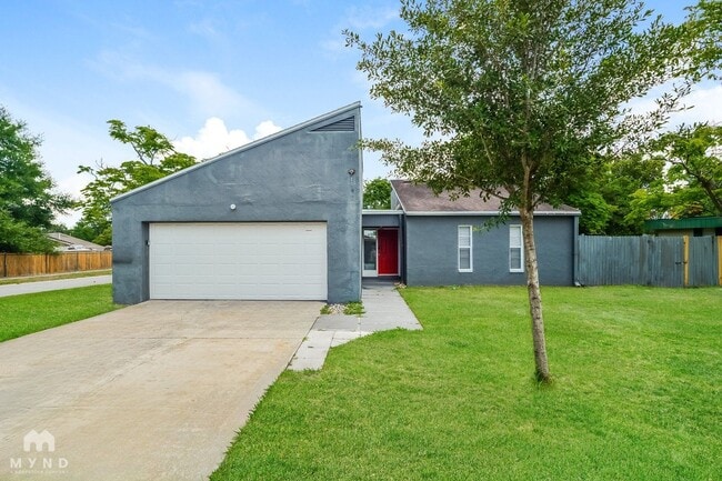 Building Photo - 209 Banyan Ct