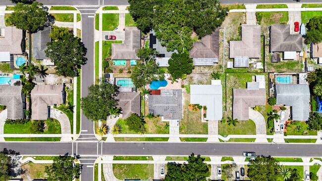 Building Photo - 608 Tangerine Dr