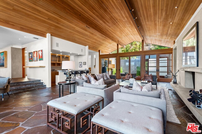 Foto del edificio - 4305 Clear Valley Dr