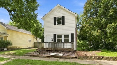Building Photo - 1221 Wefel St