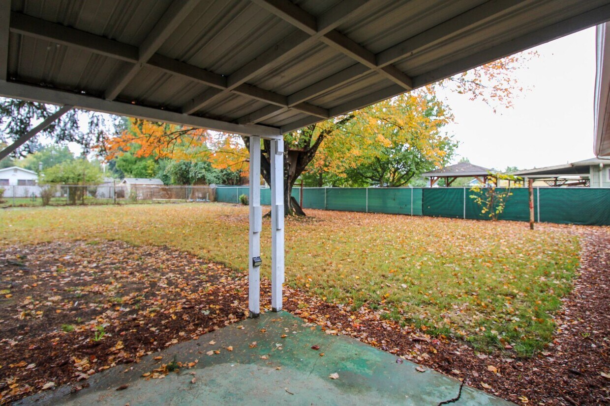 Primary Photo - Keizer Home, Washer/Dryer Included, Large ...