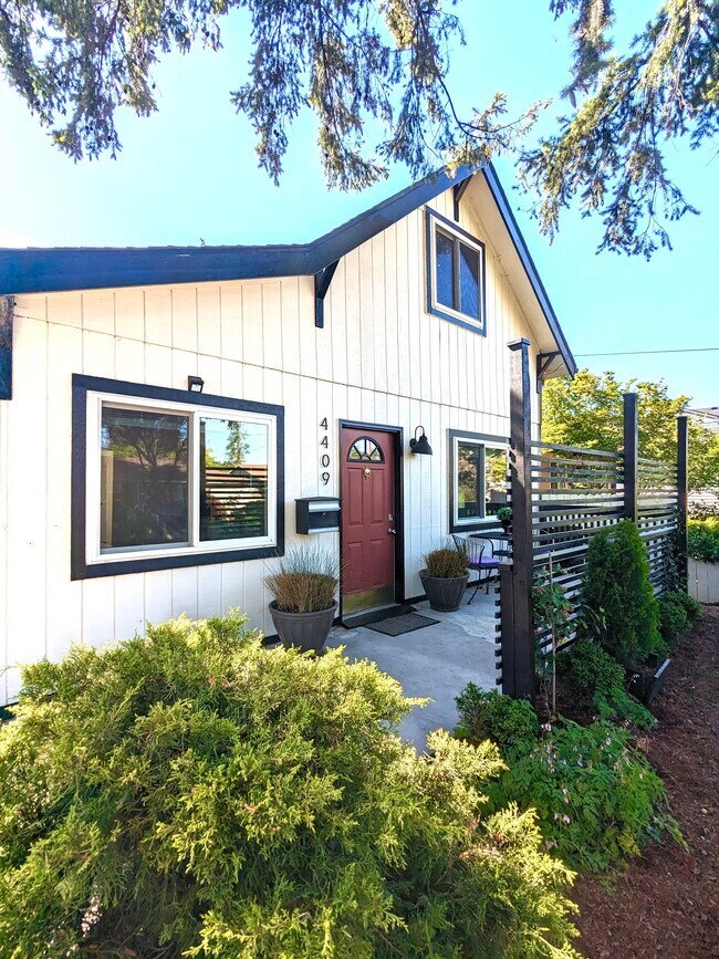 Front - 4409 SE 89th Ave