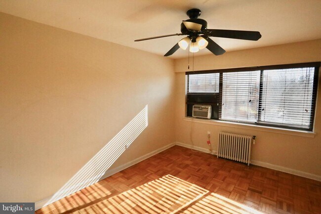 Foto del edificio - 3901 Tunlaw Rd NW