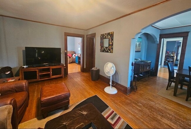 Building Photo - 7424 Franklin Ave