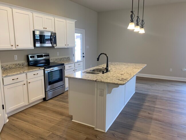 Building Photo - 6893 Summerset Dr