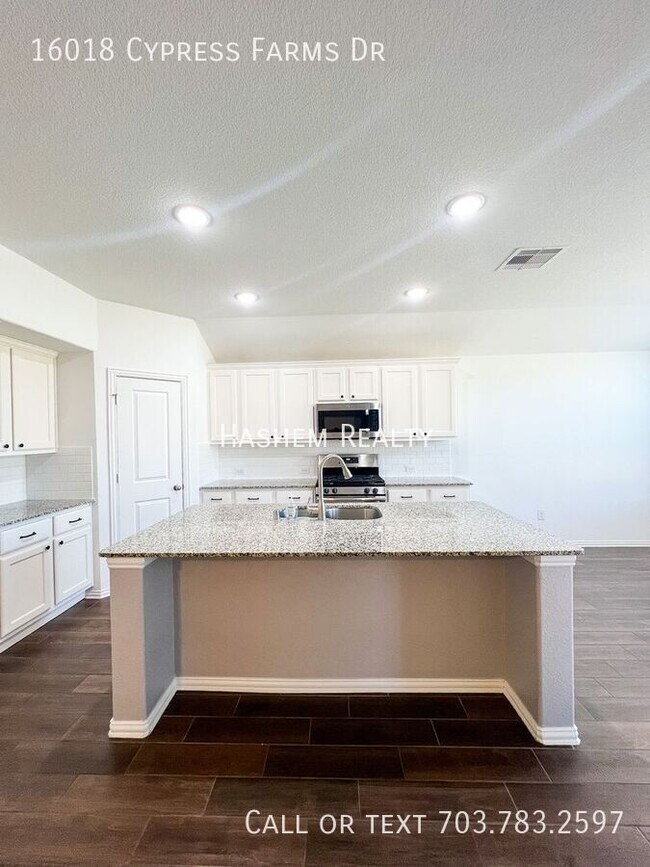 Foto del edificio - 16018 Cypress Farms Dr