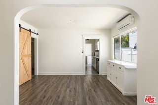 Foto del edificio - 1553 N Stanley Ave