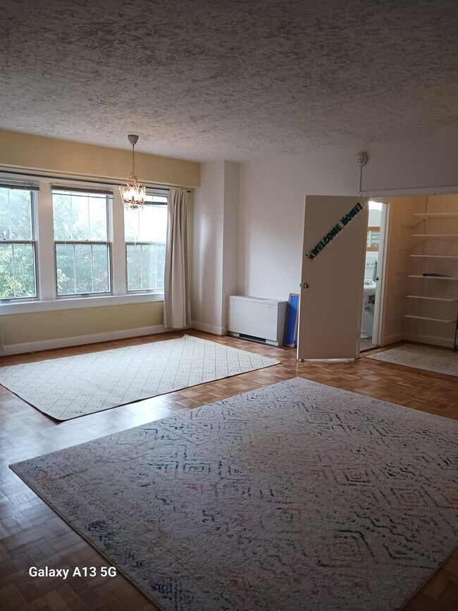 Foto del edificio - 3901 Cathedral Ave NW