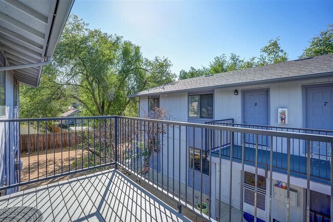 Foto del edificio - 555 Dameron Dr