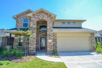 Building Photo - 15706 Whispering Green Dr