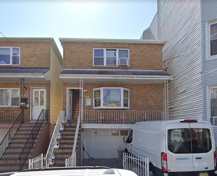 Primary Photo - 125 40th St