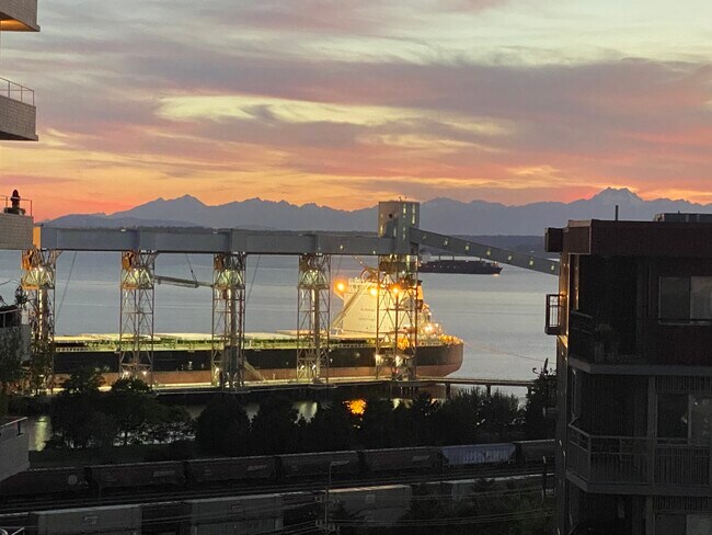 Building Photo - 415 W Mercer St