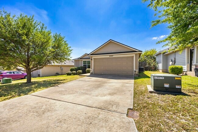 Building Photo - 2207 Stoneham Ct
