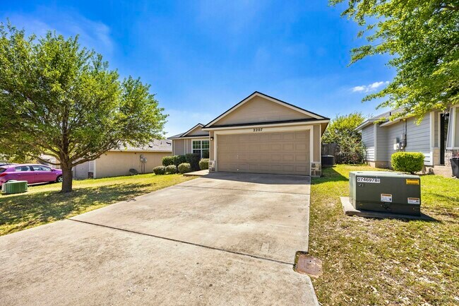 Foto del edificio - 2207 Stoneham Ct