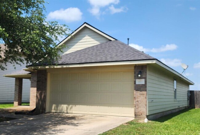 Building Photo - 14211 Winecup Ln