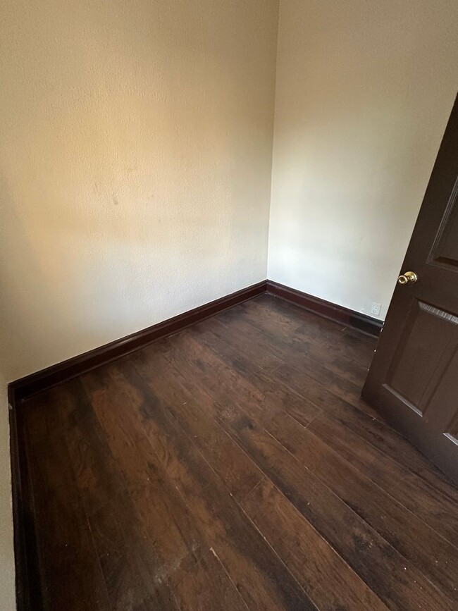 Building Photo - 3 bedroom 1 bath