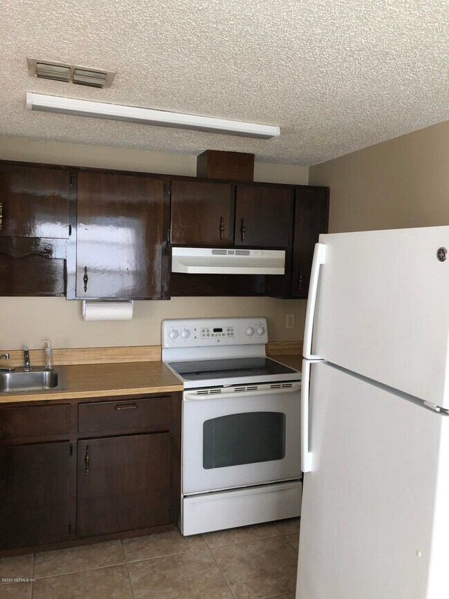 Foto del edificio - 1323 Solar Cir