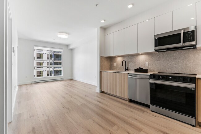 Photo du bâtiment - Brand New 2 Bedroom Living in the Heart of Langley